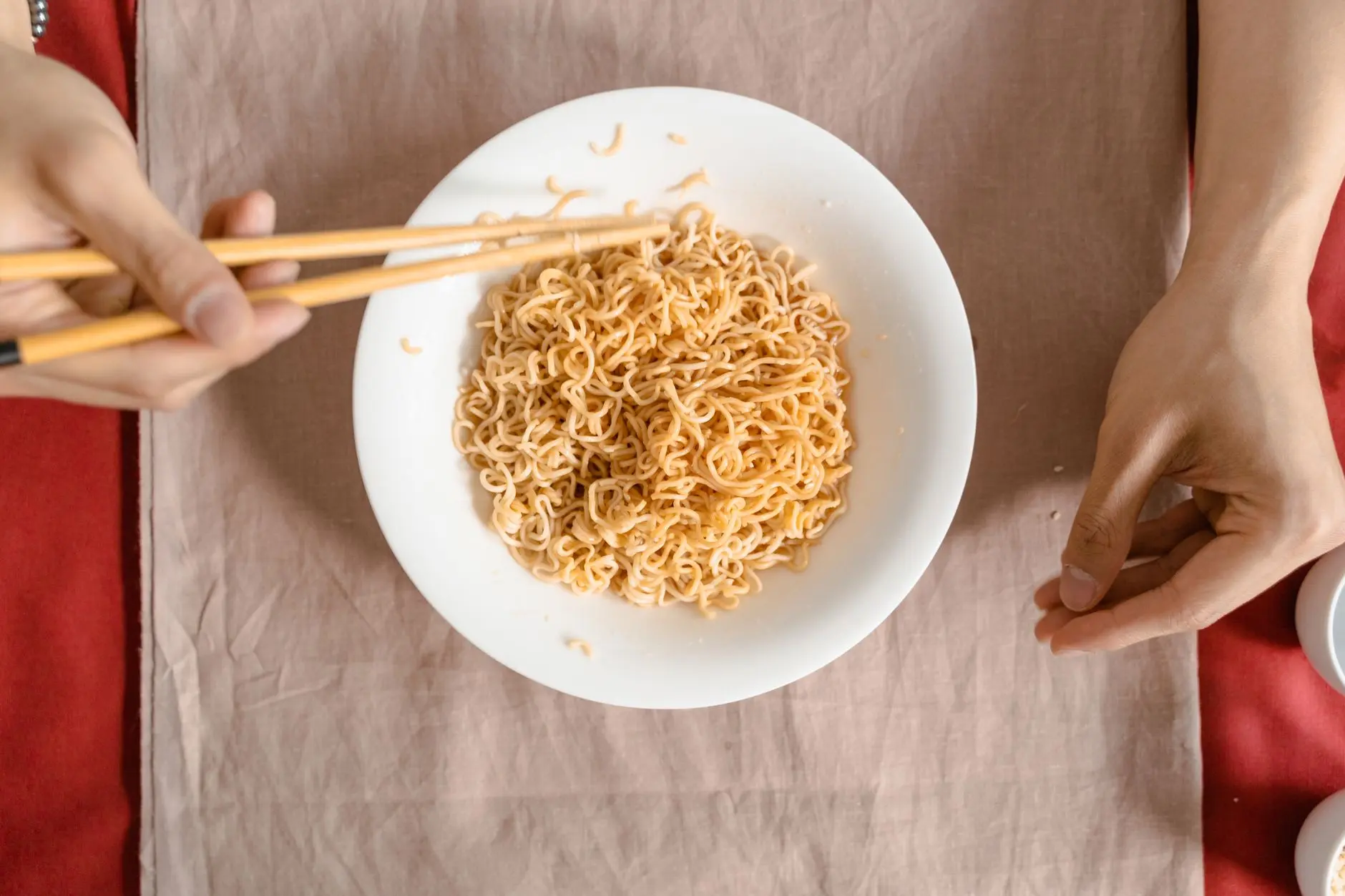 山珍榛蘑与猴头菇的营养成分对比及烹饪应用指南